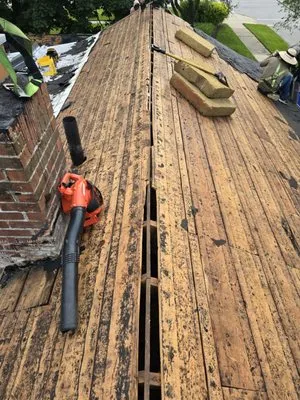 Quality Roofing & Renovation Logo