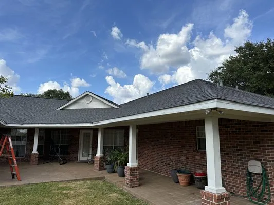 Quality Roofing and Siding, LLC Logo