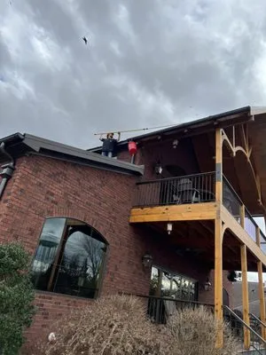 Quality Seamless Gutters Logo