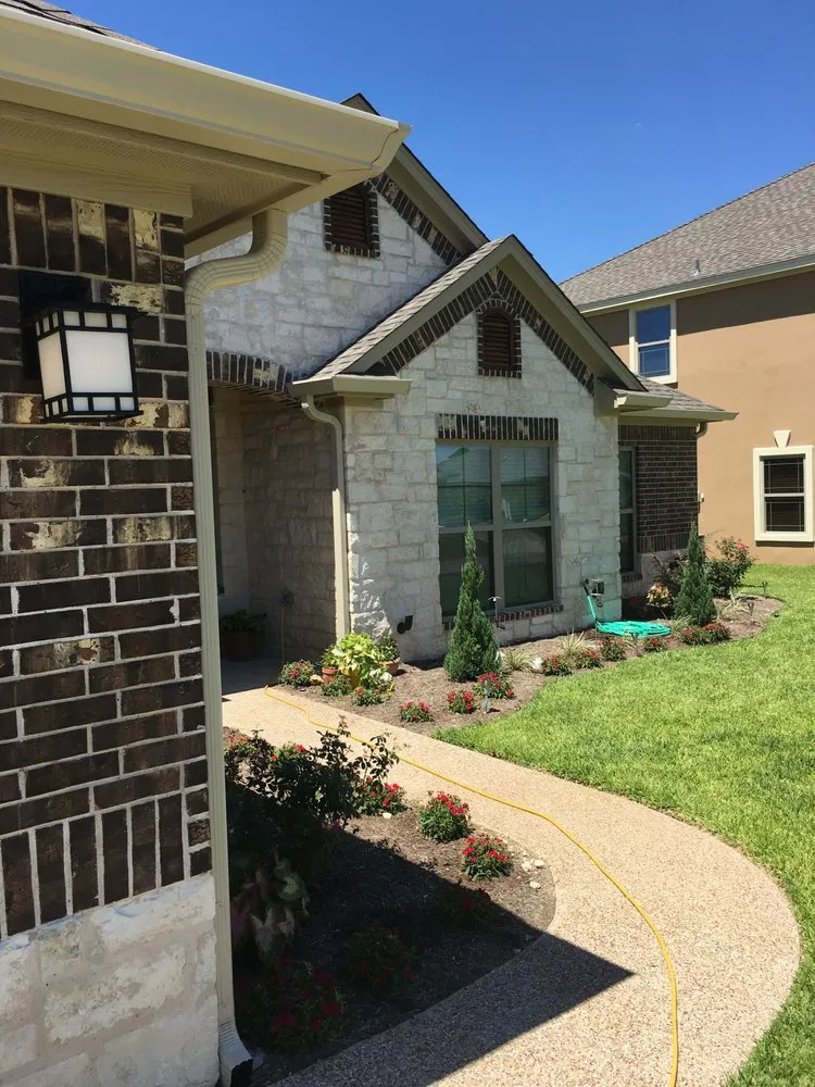 Slide of Quality Seamless Gutters