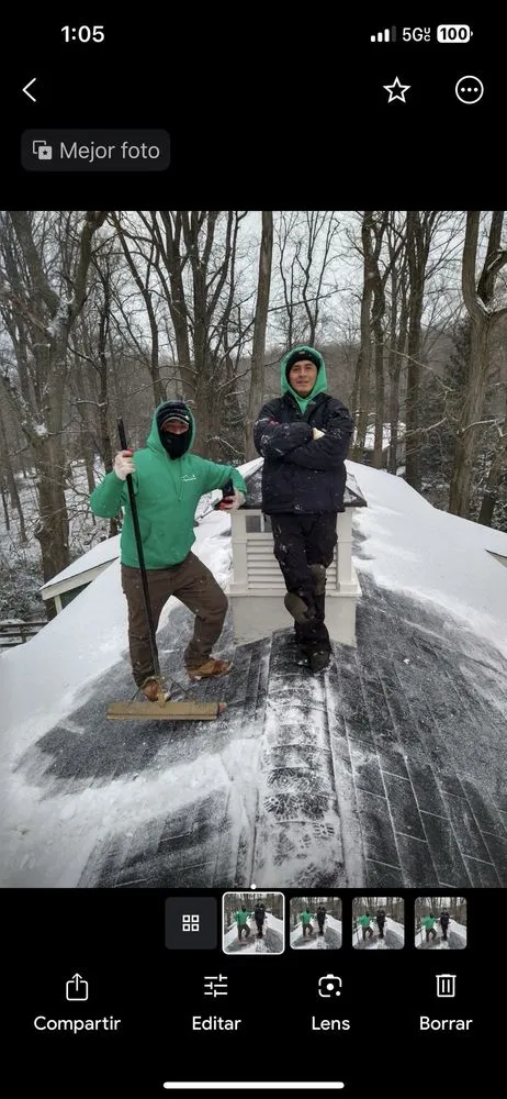 Slide of Quinde Construction