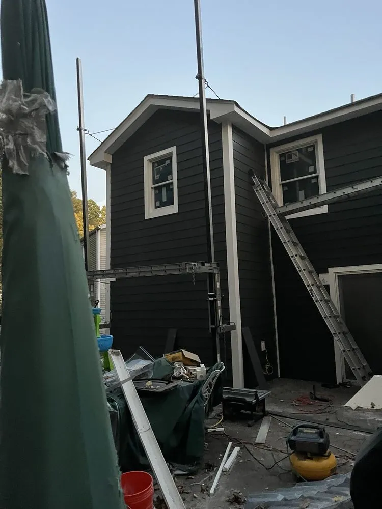 Slide of Quinde Construction