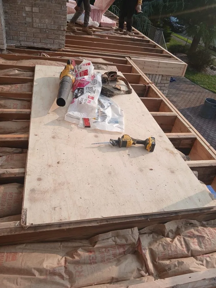 Slide of Quinde Construction