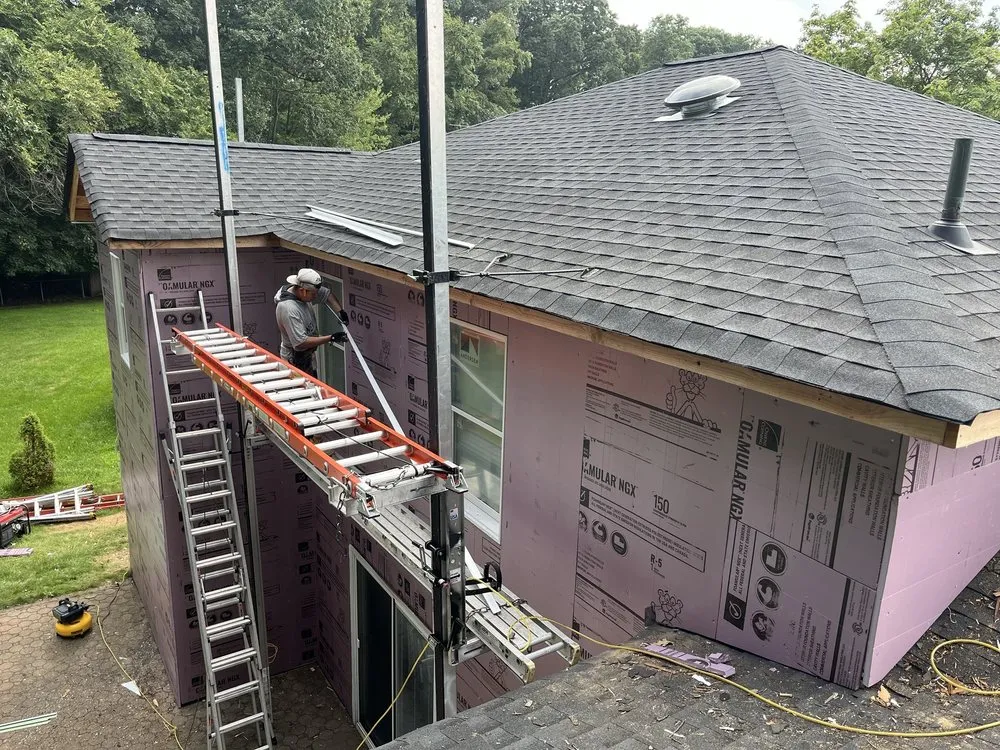 Slide of Quinde Construction