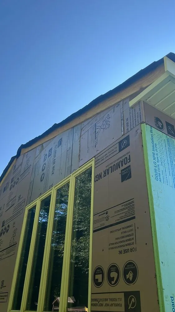 Slide of Quinde Construction