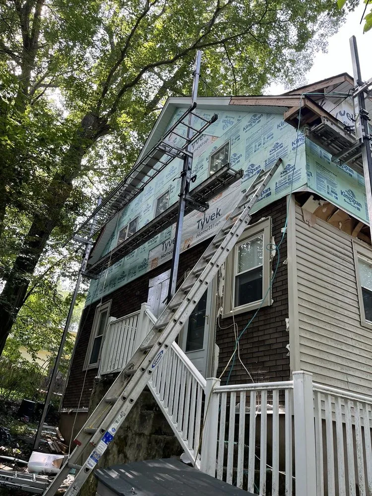 Slide of Quinde Construction