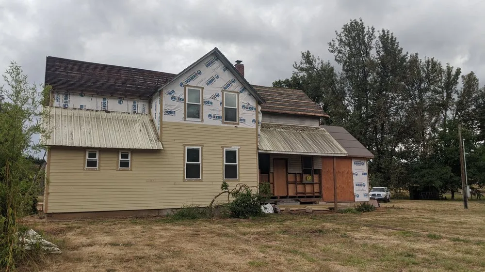 Slide of Quintana Roofing