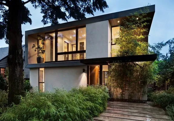 Quintanilla Roofing & Remodeling Logo