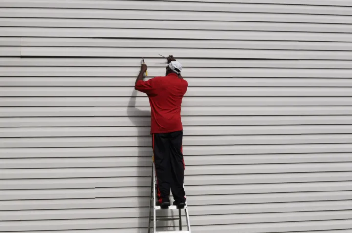 Slide of R & R Contractors