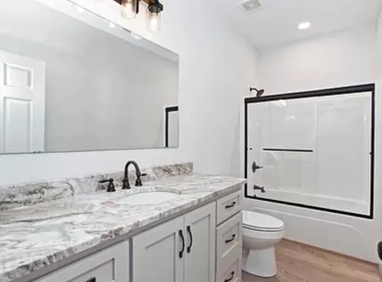 R & R Renovations Logo