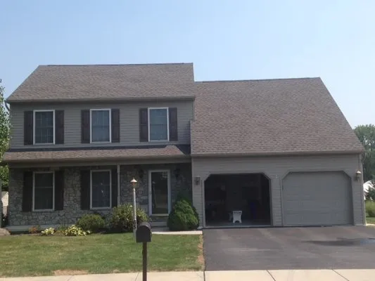 R E Kuba Construction Logo