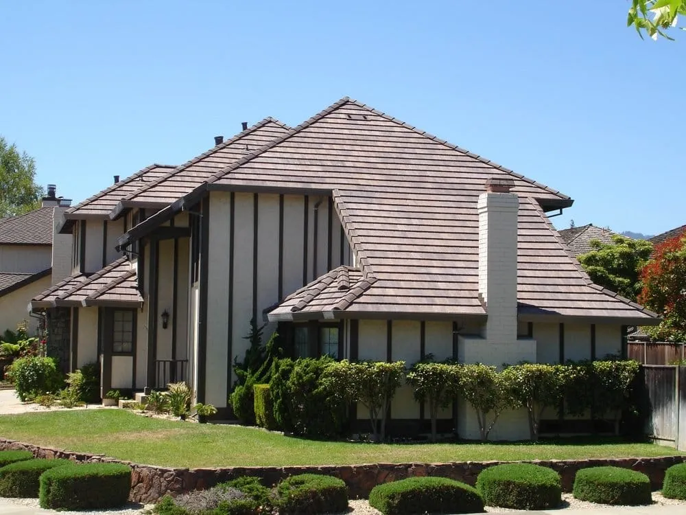 Slide of R E Roofing & Construction