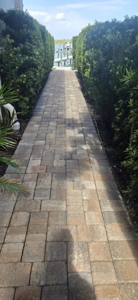 Professional flat roof repair experts serving Port St. Lucie, FL - R N R Pressure Cleaning and Roof Washing