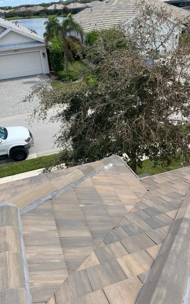 Slide of R4 Roofing and Reconstruction