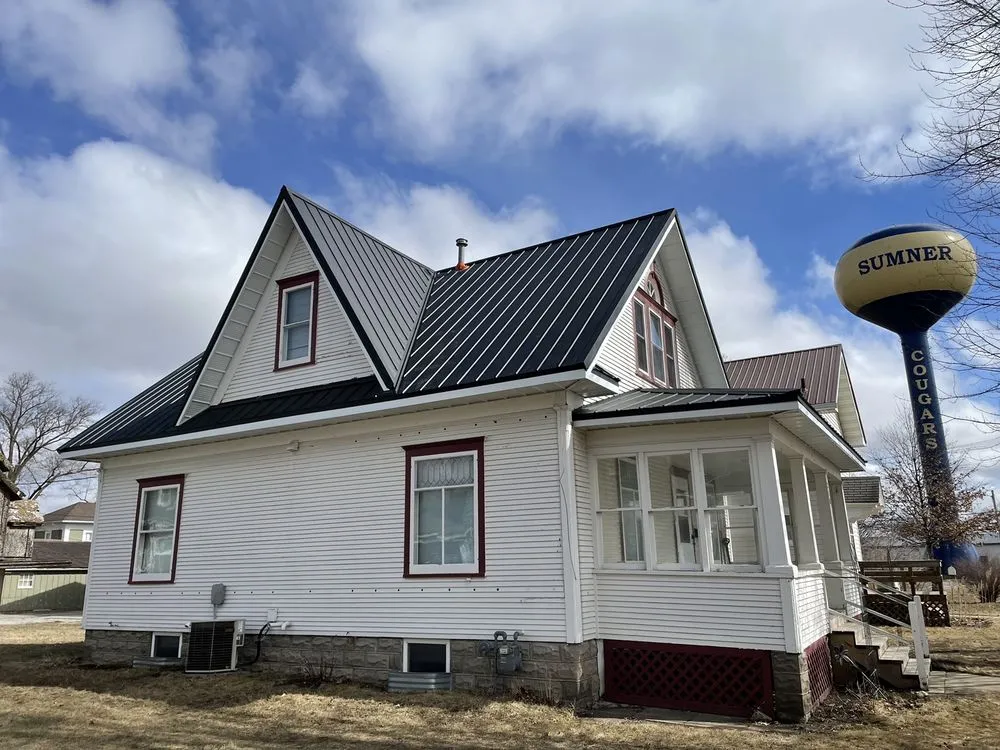 Reliable shingle roofing service with free inspection across Hawkeye, IA - Raber Roofing and Construction