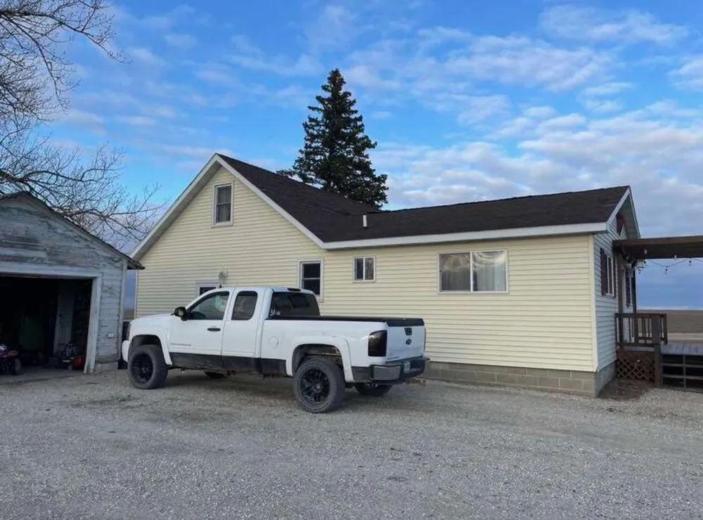 Licensed roof inspection experts serving Waucoma, IA - Raber Roofing and Construction