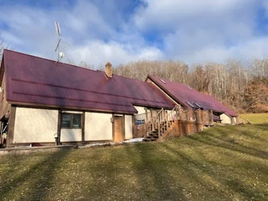 Expert roof leak repair experts serving Waucoma, IA - Raber Roofing and Construction