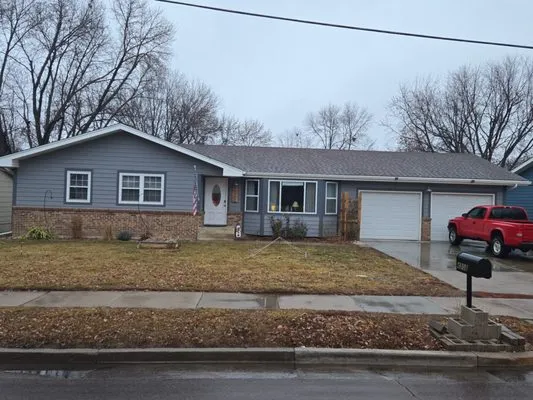 Radiant Roofing & Siding Logo