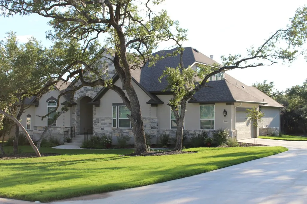 Emergency roof installation experts serving Afton, OK - Radiant Roofing