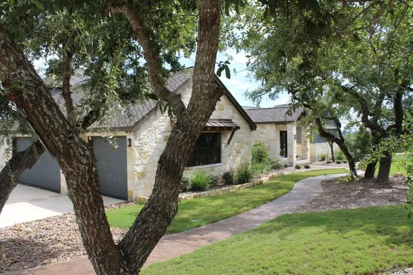 Radiant Roofing Logo