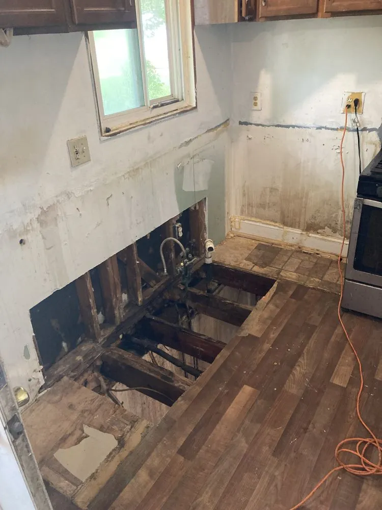 Slide of Rafael’s Handyman service