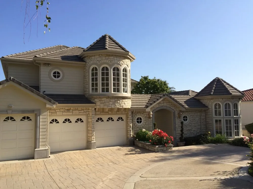 Slide of Rancho Rain Gutters