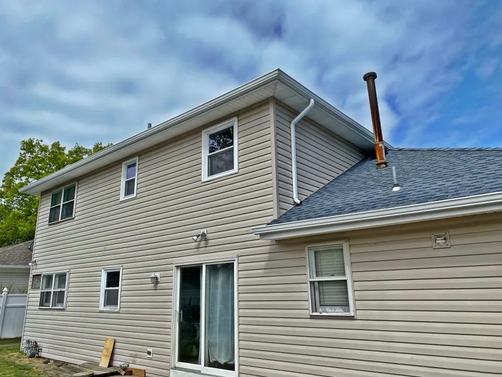 Emergency residential roofing service experts serving Municipio de Lakewood, NJ - Raven General Contractor