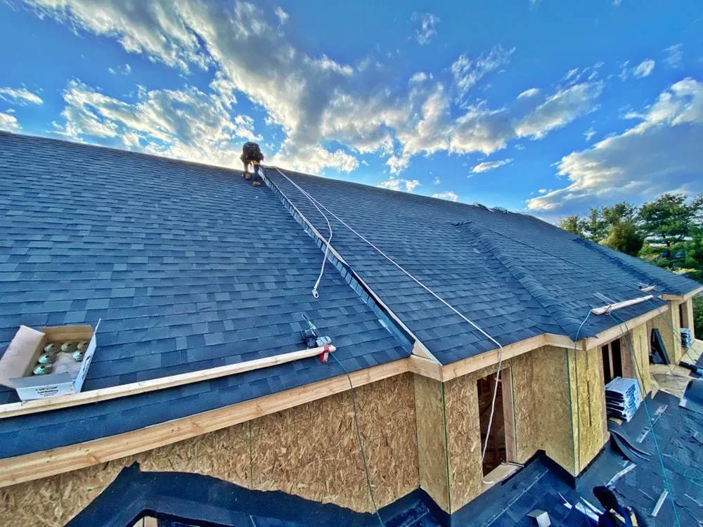 Trusted shingle roofing service experts serving Municipio de Lakewood, NJ - Raven General Contractor