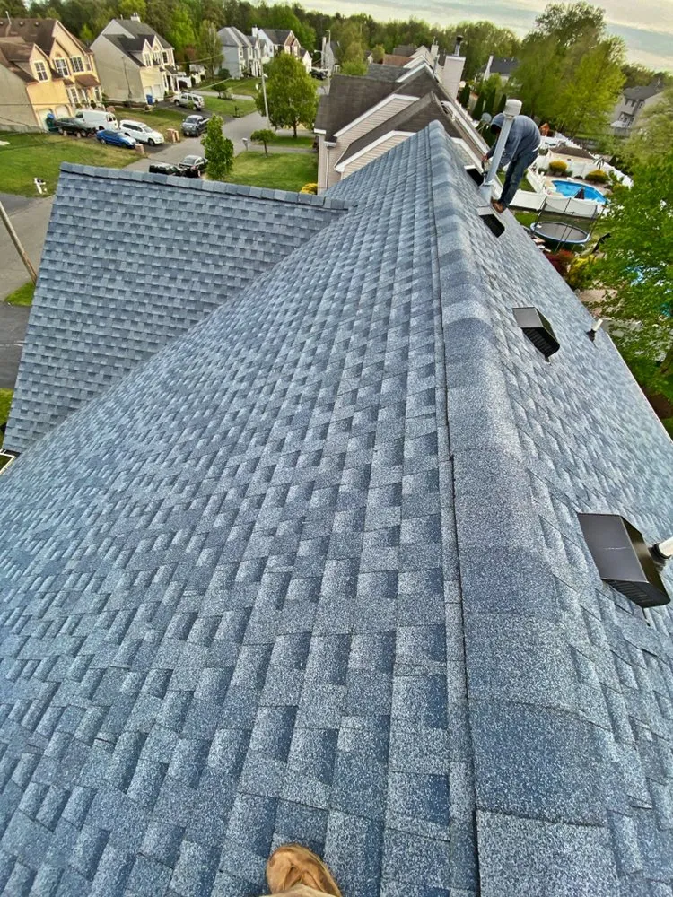 Emergency roof leak repair in Municipio de Lakewood, NJ - Raven General Contractor