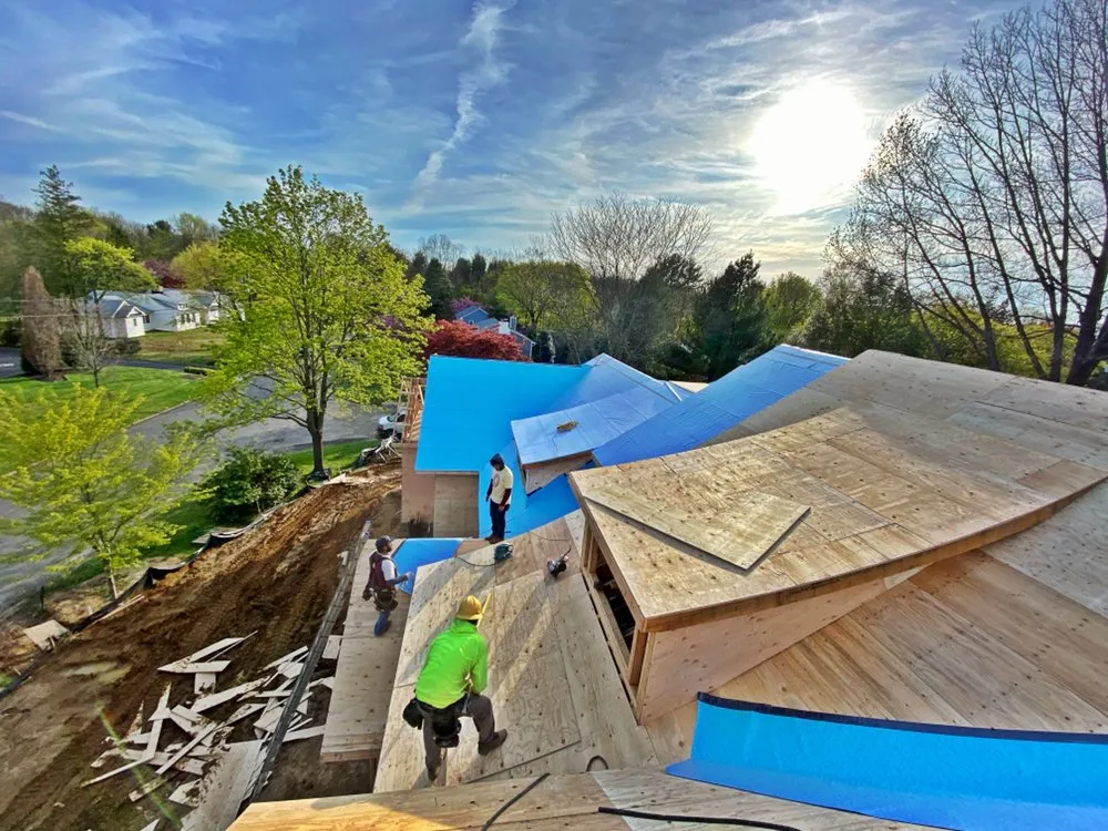 Emergency residential roofing service in Municipio de Lakewood, NJ - Raven General Contractor