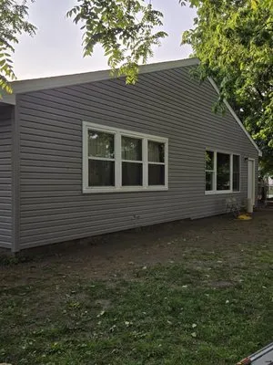 Ravens Construction Logo