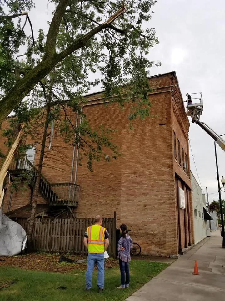 Slide of R&B Roofing