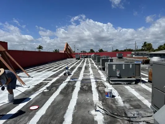 RCW Roofing & Contracting Logo