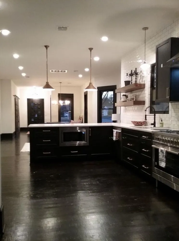 Slide of R&D Roofing and Construction