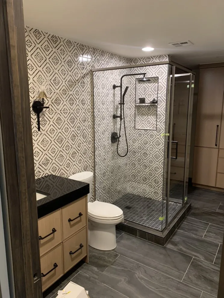 Slide of R&D Roofing and Construction