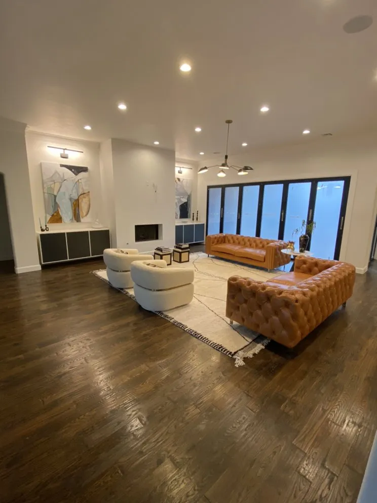 Slide of R&D Roofing and Construction