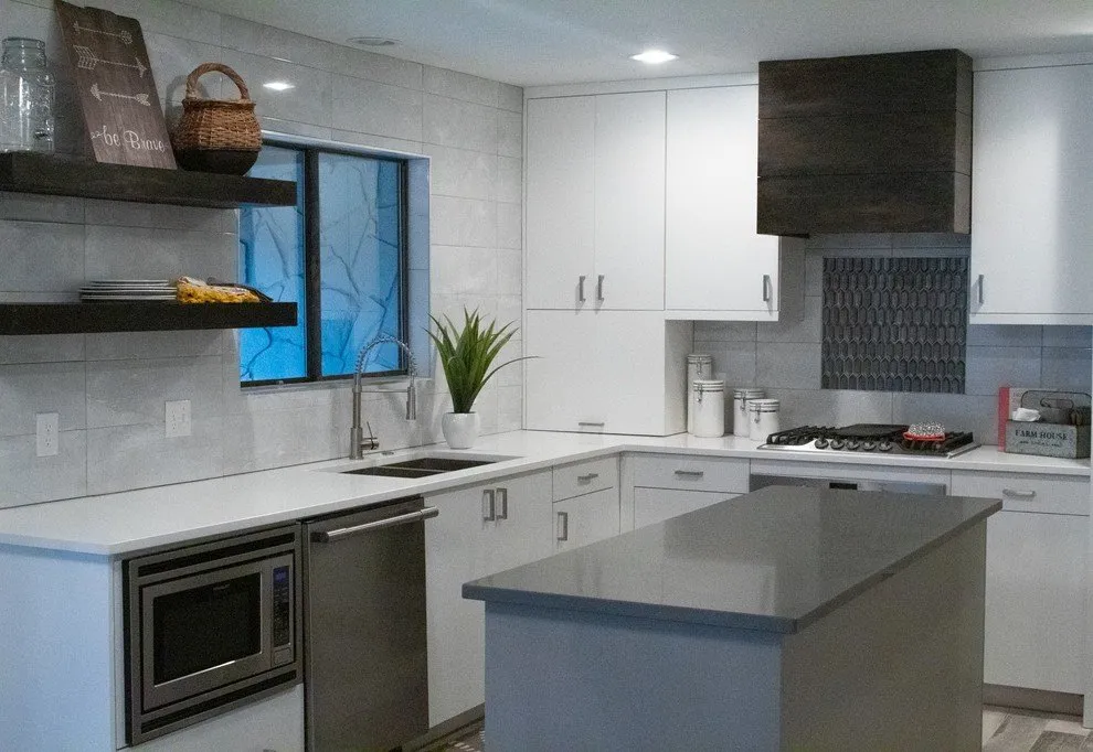 Slide of R&D Roofing and Construction