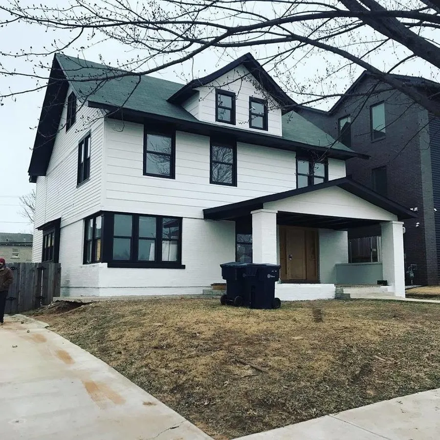 Slide of R&D Roofing and Construction