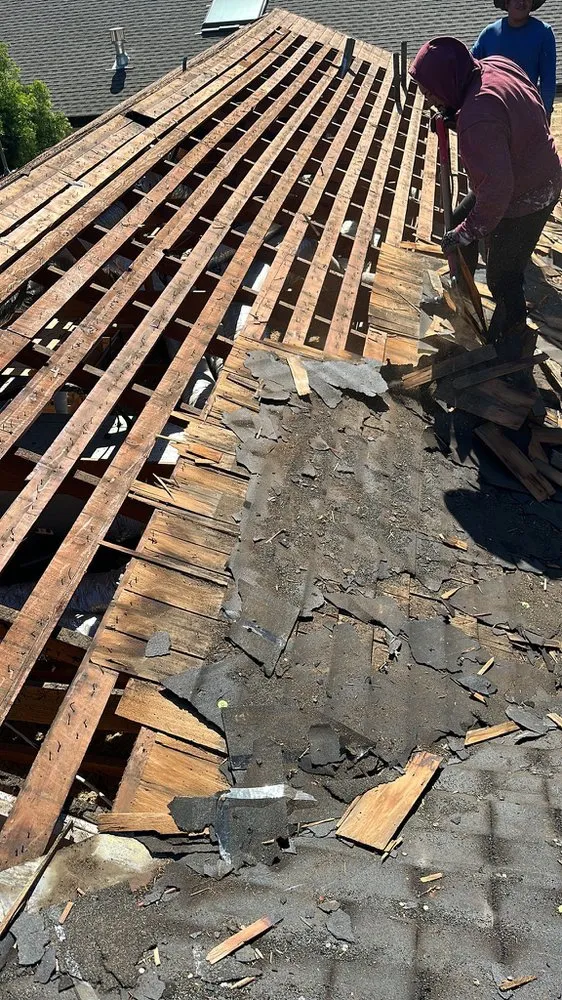 Slide of RDA Roofing