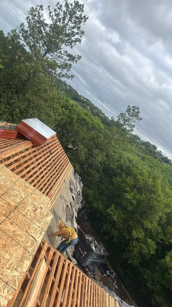 Slide of RDA Roofing