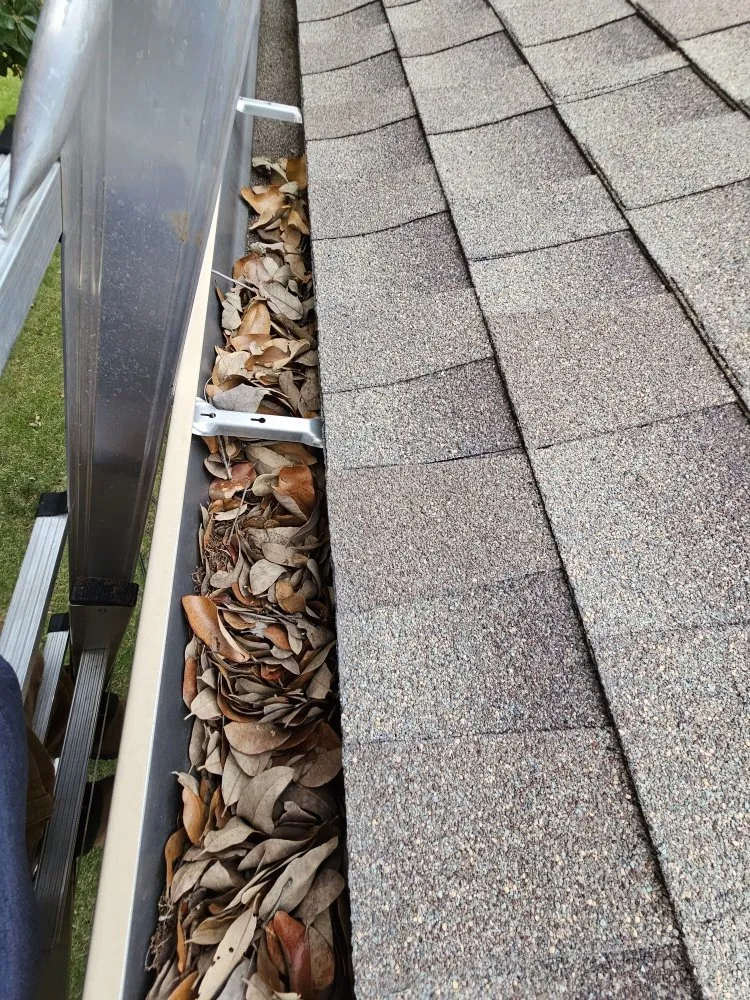 Slide of RDZ Roofing