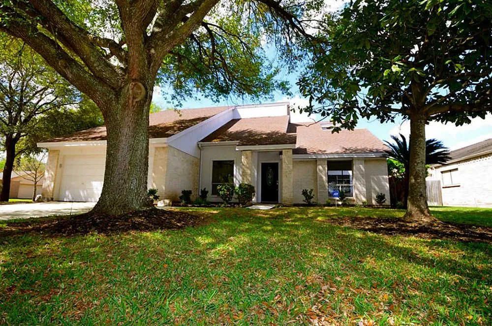 Slide of R.E. Titans Roofing & Restoration