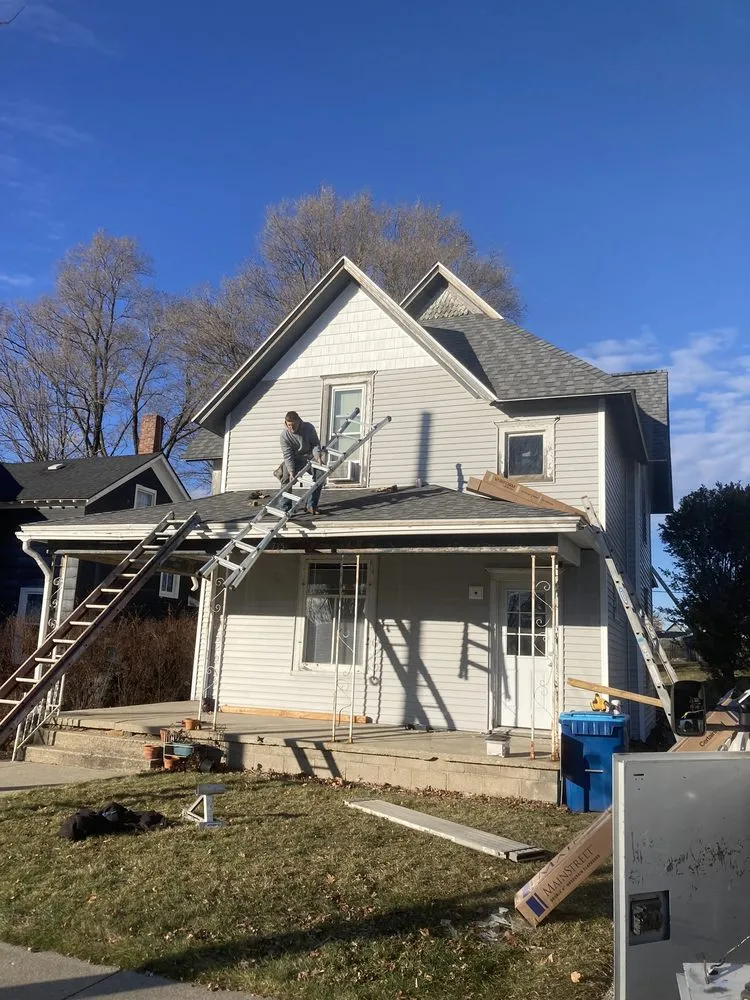 Licensed shingle roofing service in Walkerville, MI - Real Remodeling