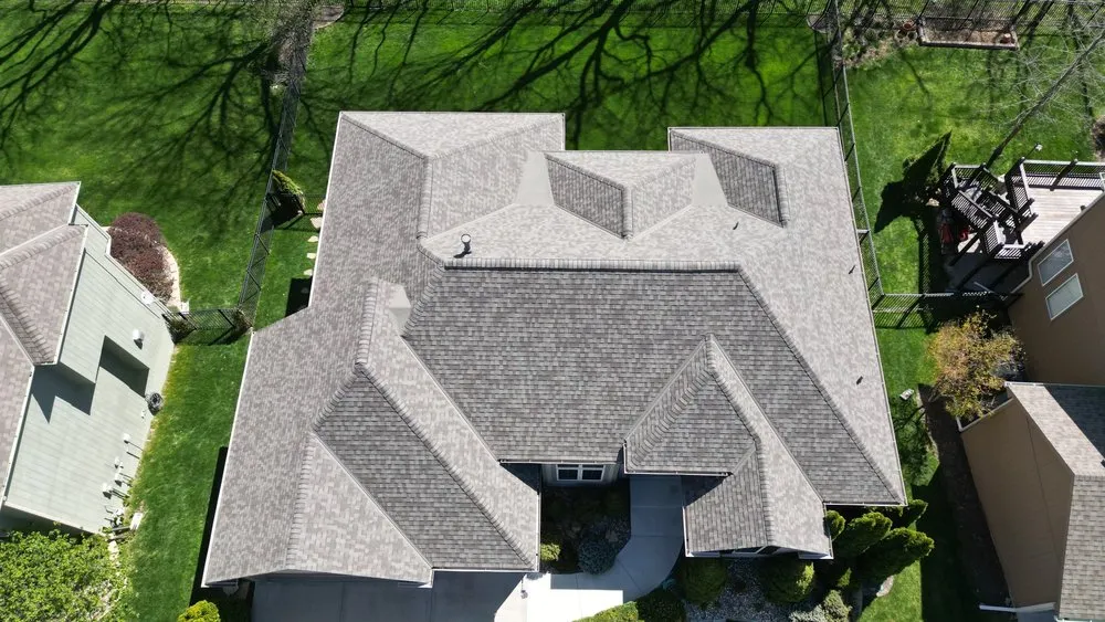 Professional shingle roofing service in Lee's Summit, MO by Recon Restorations