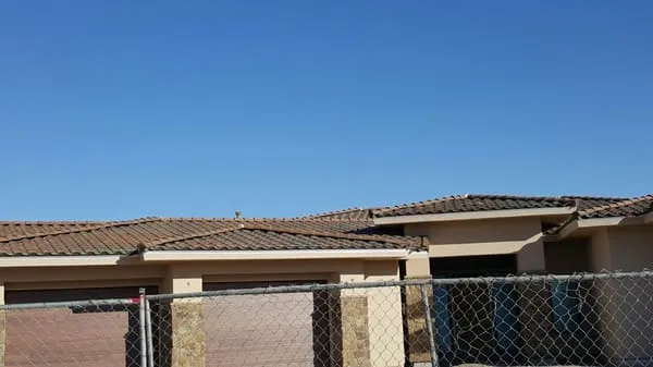 Red Mountain Roofing Logo