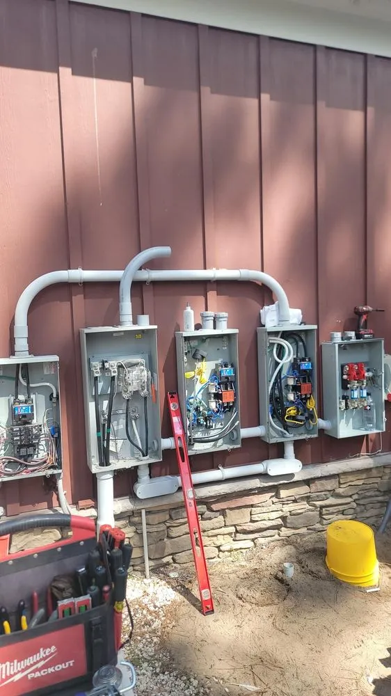 Slide of Red Wave Solar