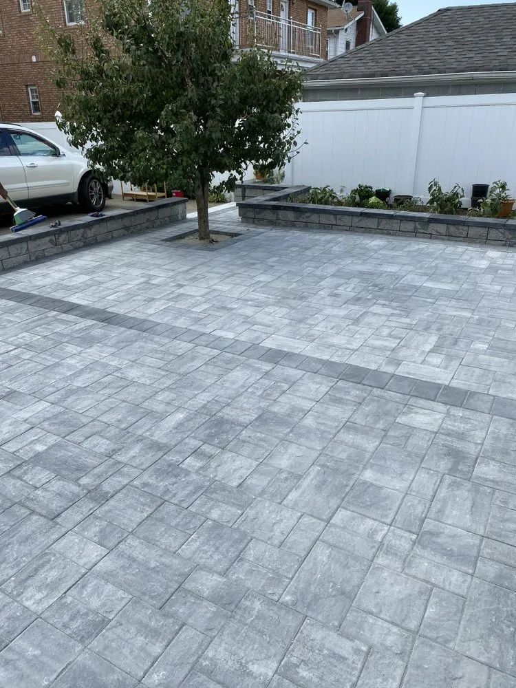 Slide of Reet & S Construction