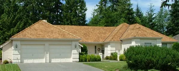 Regal Roofing & Contracting Logo