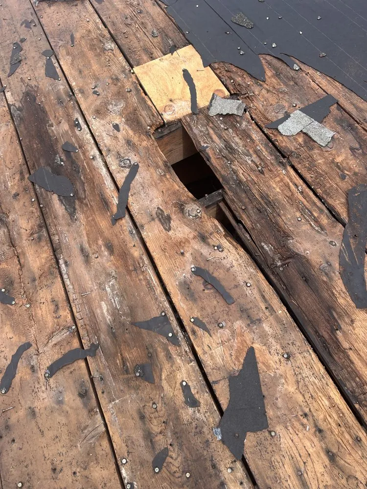 Slide of Reina Del Cisne General Construction