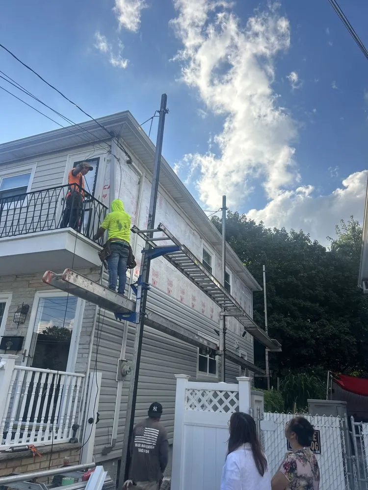 Slide of Reina Del Cisne General Construction